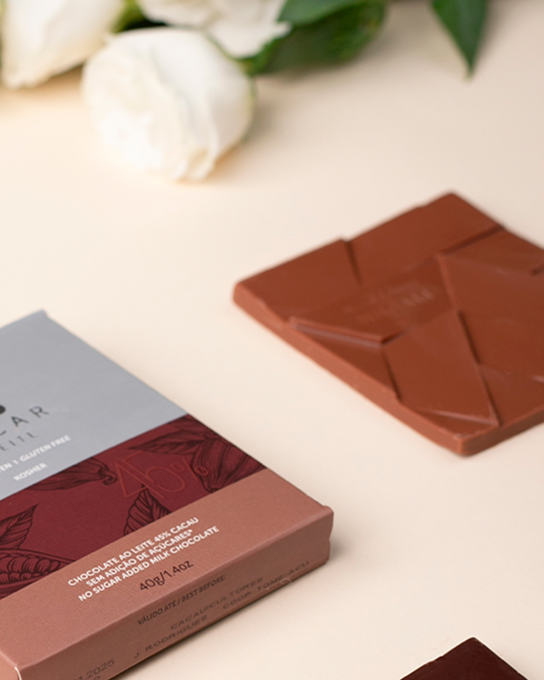 Chocolate ao leite 45% cacau zero açúcar, intenso, cremoso e sem adição de açúcar. Perfeito para quem não abre mão do sabor e da saúde.