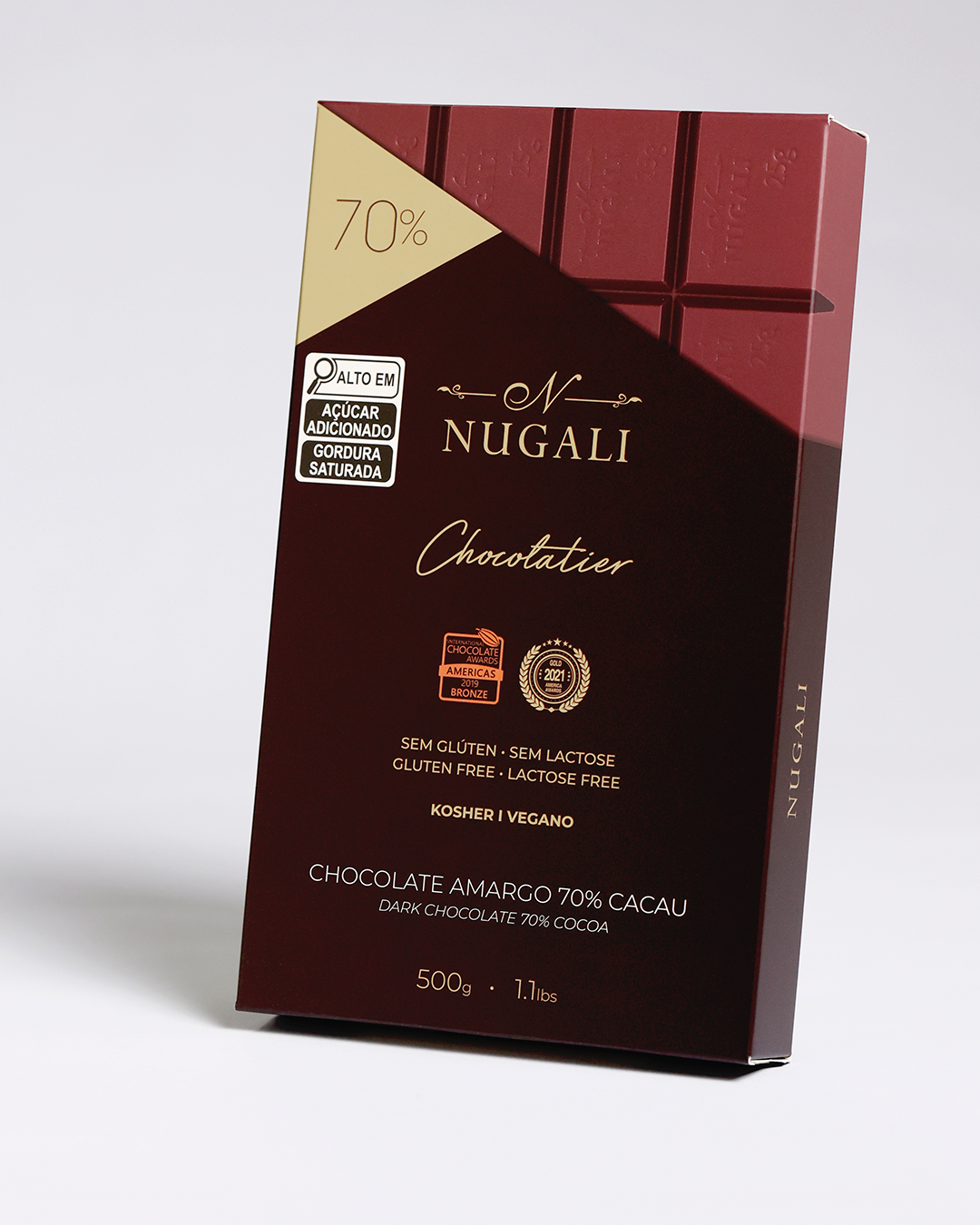 Chocolate amargo 70% cacau, saudável, sem ingredientes de origem animal, sem conservantes, corantes ou aromatizantes artificiais. Sem glúten, sem lactose. Fonte de fibras, Certificado Vegano e Kosher