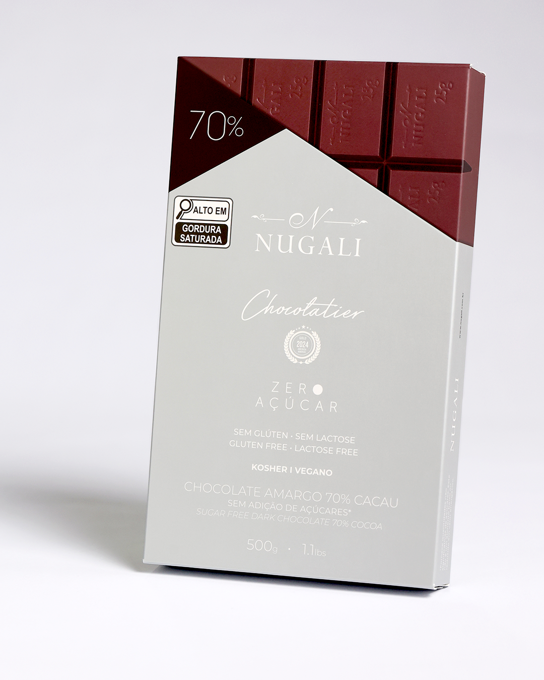 Chocolate amargo 70% zero açúcar, saudável, sem ingredientes de origem animal, sem conservantes, corantes ou aromatizantes artificiais. Não contém glicose, sacarose e frutose. Sem glúten, sem lactose, sem açúcar. Certificado Vegano e Kosher.