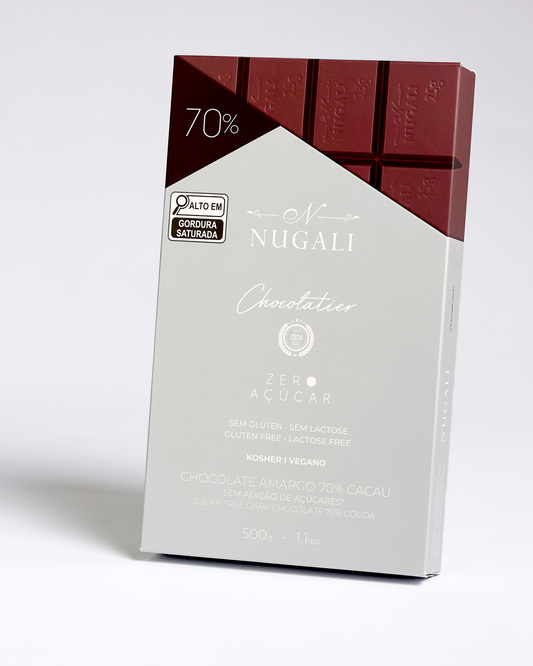 Chocolate amargo 70% zero açúcar, saudável, sem ingredientes de origem animal, sem conservantes, corantes ou aromatizantes artificiais. Não contém glicose, sacarose e frutose. Sem glúten, sem lactose, sem açúcar. Certificado Vegano e Kosher.