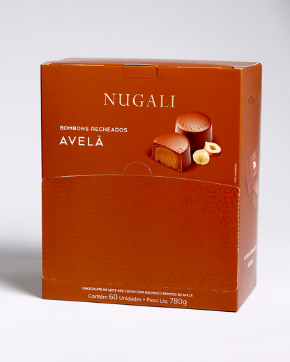 Bombons de avelã Nugali com recheio cremoso e chocolate ao leite, feitos com ingredientes naturais e sabor autêntico.