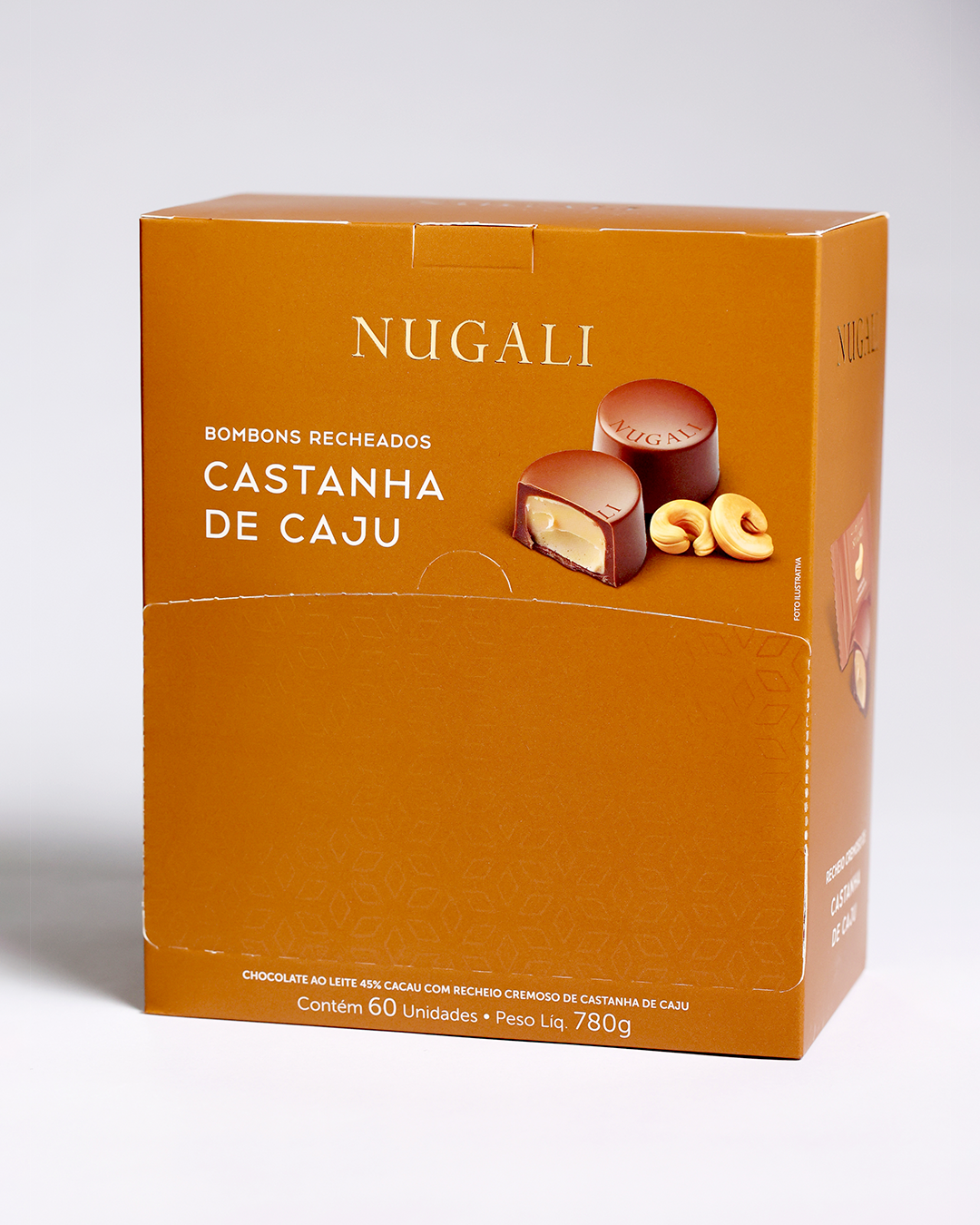 Caixa de bombons de chocolate ao leite premium com recheio cremoso de castanha de caju, sabor, qualidade e responsabilidade em cada detalhe.