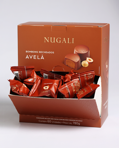 Bombons de avelã Nugali com recheio cremoso e chocolate ao leite, feitos com ingredientes naturais e sabor autêntico.