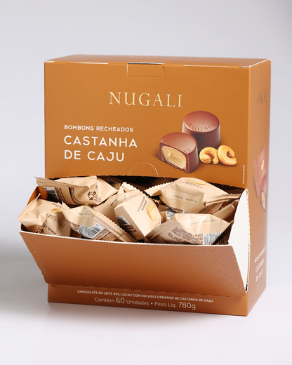Caixa de bombons de chocolate ao leite premium com recheio cremoso de castanha de caju, sabor, qualidade e responsabilidade em cada detalhe.