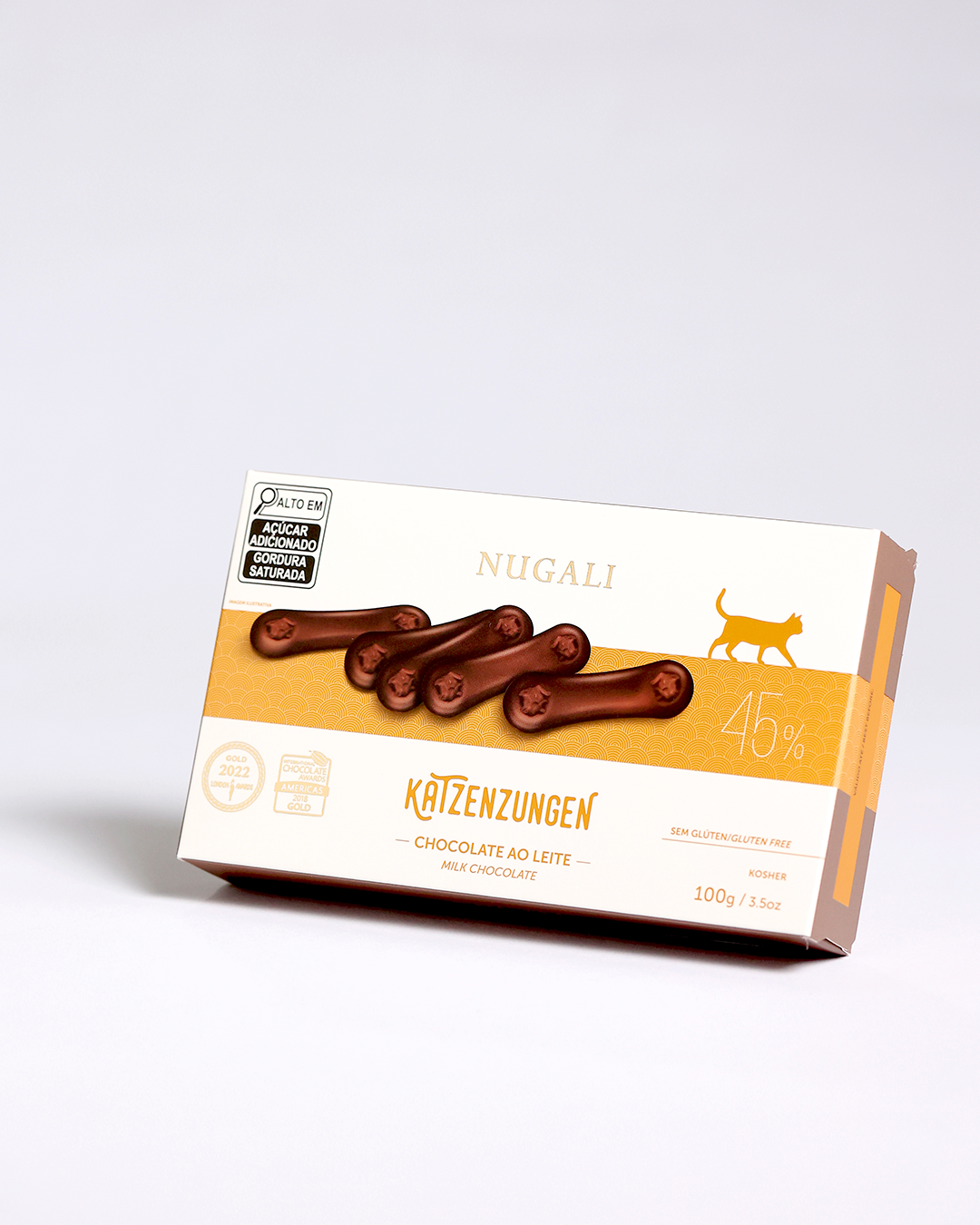 Delicadas lâminas de chocolate língua de gato Nugali 45% cacau, cremosas e feitas com ingredientes naturais premium.