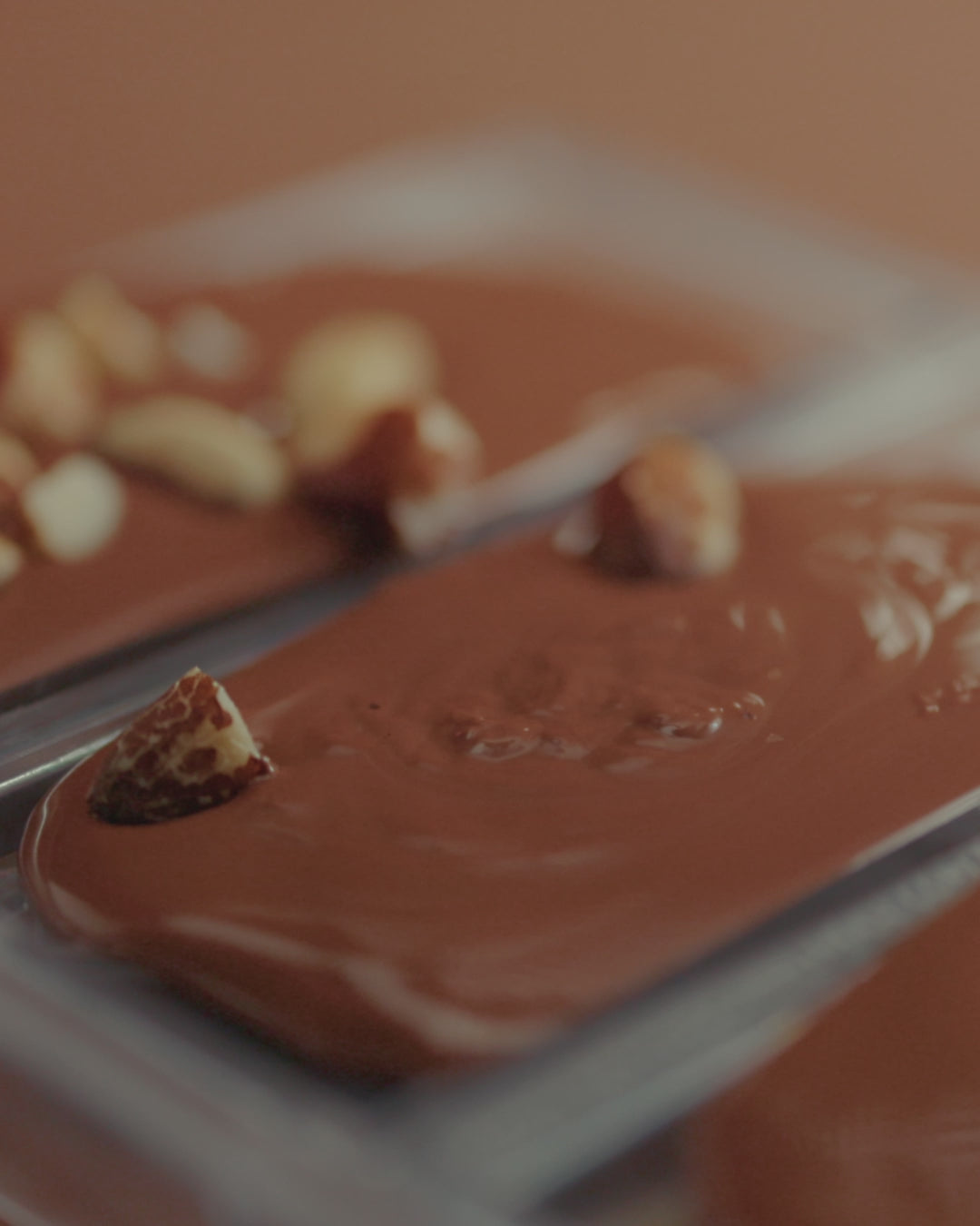 Chocolate premium Nugali com castanhas-do-Pará e sabor brasileiro.