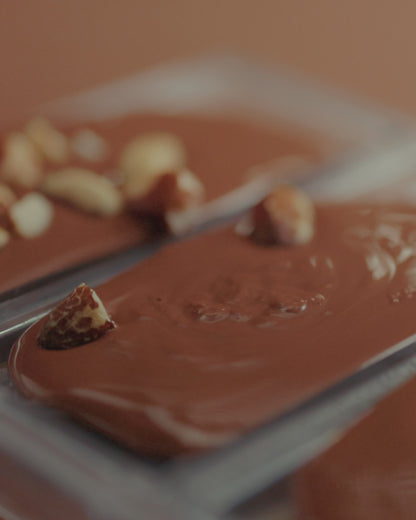 Chocolate premium Nugali com castanhas-do-Pará e sabor brasileiro.