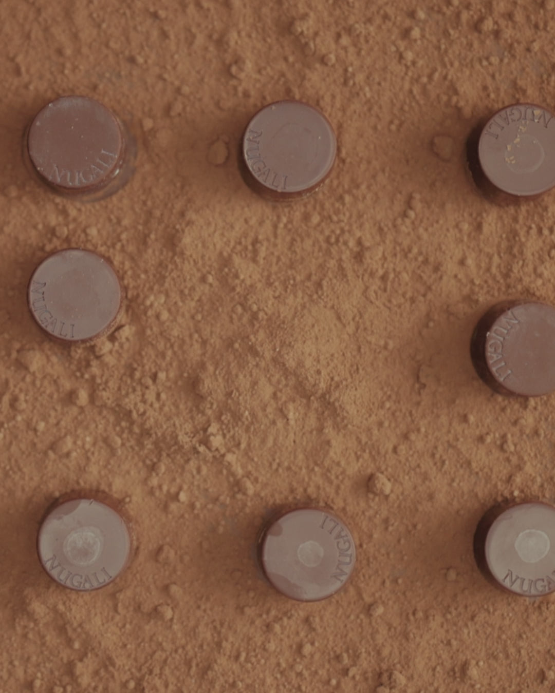 Bombons Nugali com ganache cremoso de chocolate premium, proporcionando uma experiência de sabor irresistível.