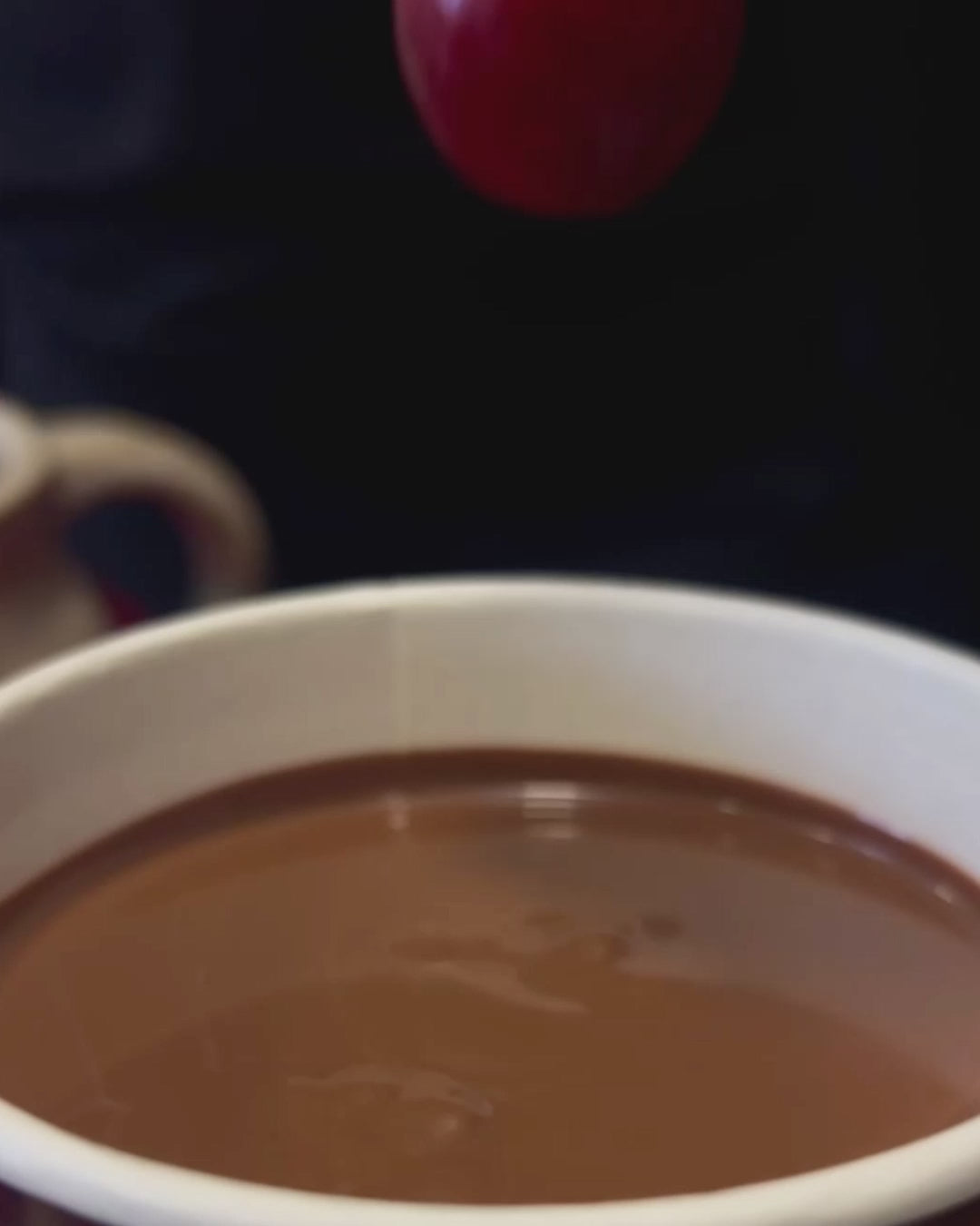Feito com o chocolate mais premiado, é uma opção versátil para acompanhar frutas, biscoitos ou apreciar puro! Além disso, é livre de glúten, soja e gorduras trans, garantindo uma experiência saudável e saborosa. 
