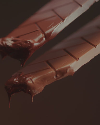 Chocolate Amargo 70% Nugali produzido com cacau brasileiro gourmet, sabor intenso e equilibrado, premiado internacionalmente, sem glúten, sem lactose e certificado vegano.