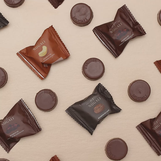 Bombons Nugali, produzidos com chocolate ao leite premium e recheios de ingredientes selecionados de castanha de caju, avelã, ganache e café, sabor premium e sofisticação.