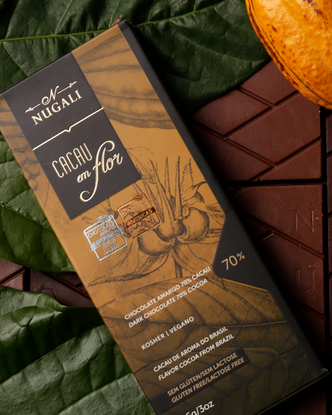 Chocolate premiado, sabor intenso e alto teor de cacau, naturalmente adocicado, rico em sabores e aromas frutados.