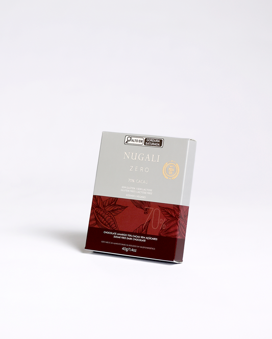 Chocolate Amargo 70% Zero Açúcar Nugali revela o verdadeiro sabor do cacau em uma experiência rica em aromas e notas naturais, criada para quem valoriza qualidade, pureza e uma alimentação mais consciente.