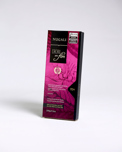 Chocolate que valoriza os aromas e nuances do cacau de origem, proporcionando uma experiência sensorial rica e elegante com o toque do açaí.