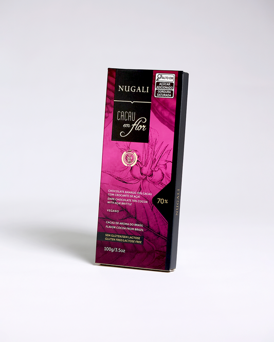 Chocolate que valoriza os aromas e nuances do cacau de origem, proporcionando uma experiência sensorial rica e elegante com o toque do açaí.